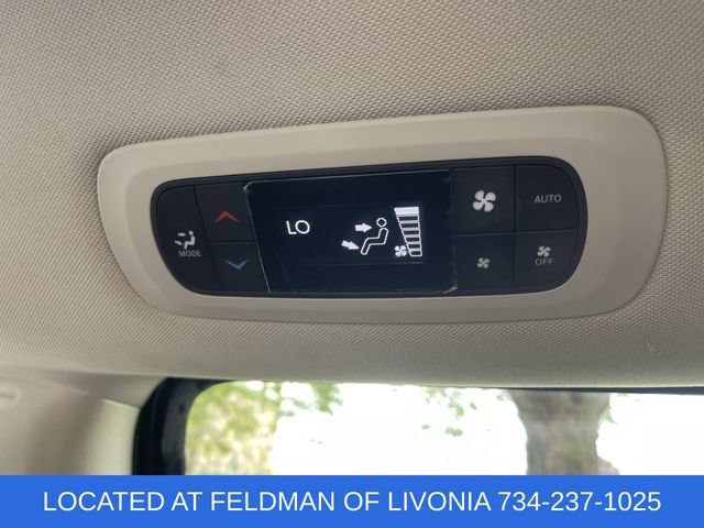 Used 2018 Chrysler Pacifica Touring-L w/ Premium Audio Group FWD image 20