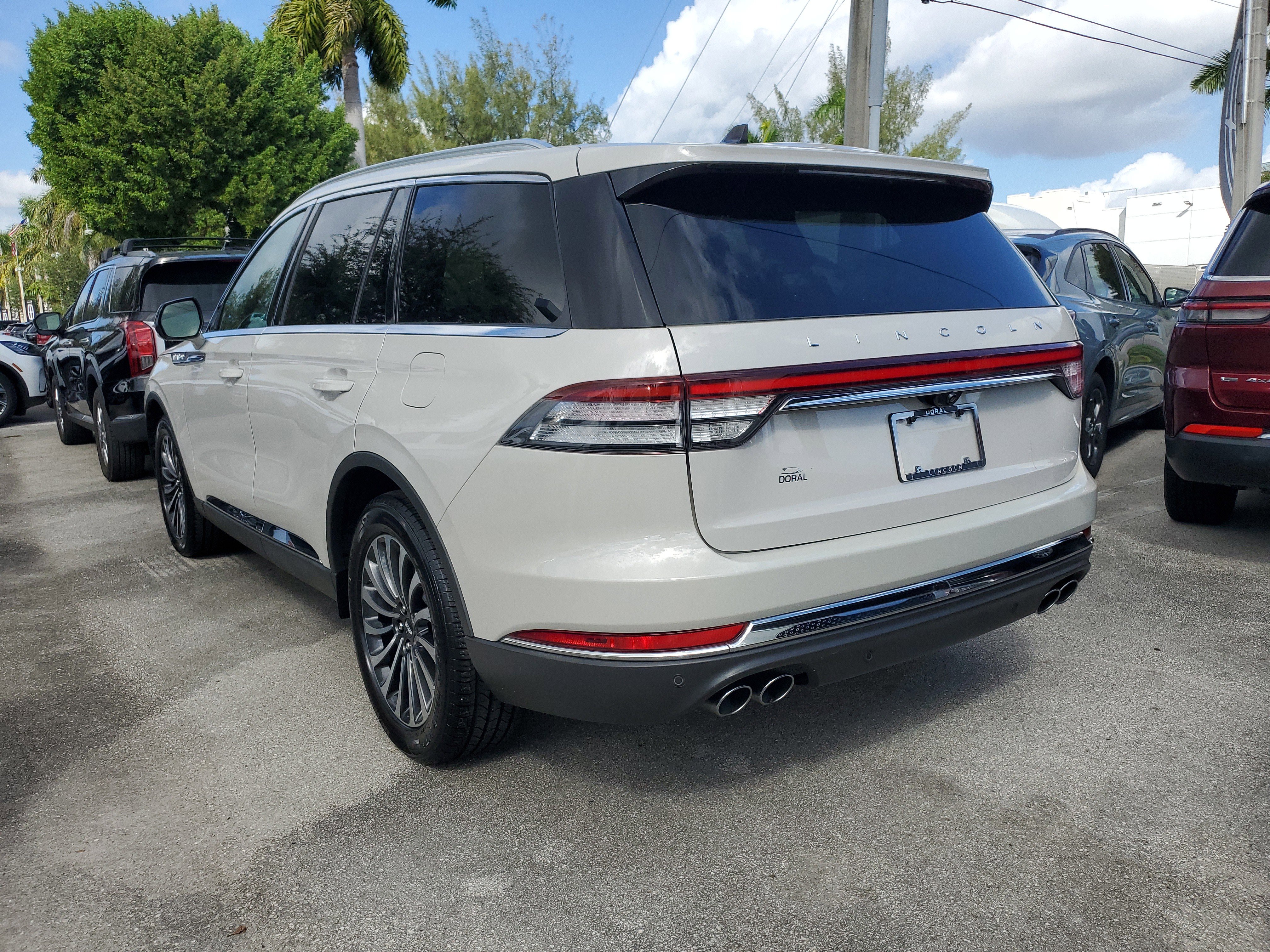 Certified 2022 Lincoln Aviator Reserve w/ Elements Package Plus image 3