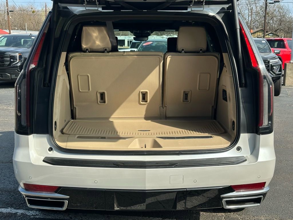 Used 2024 Cadillac Escalade Premium Luxury image 8