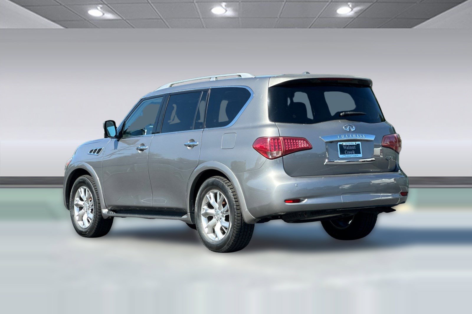 Used 2011 INFINITI QX56 4WD w/ Theater Pkg image 3