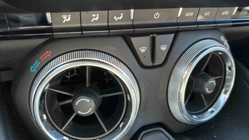 Used 2021 Chevrolet Camaro LT image 28