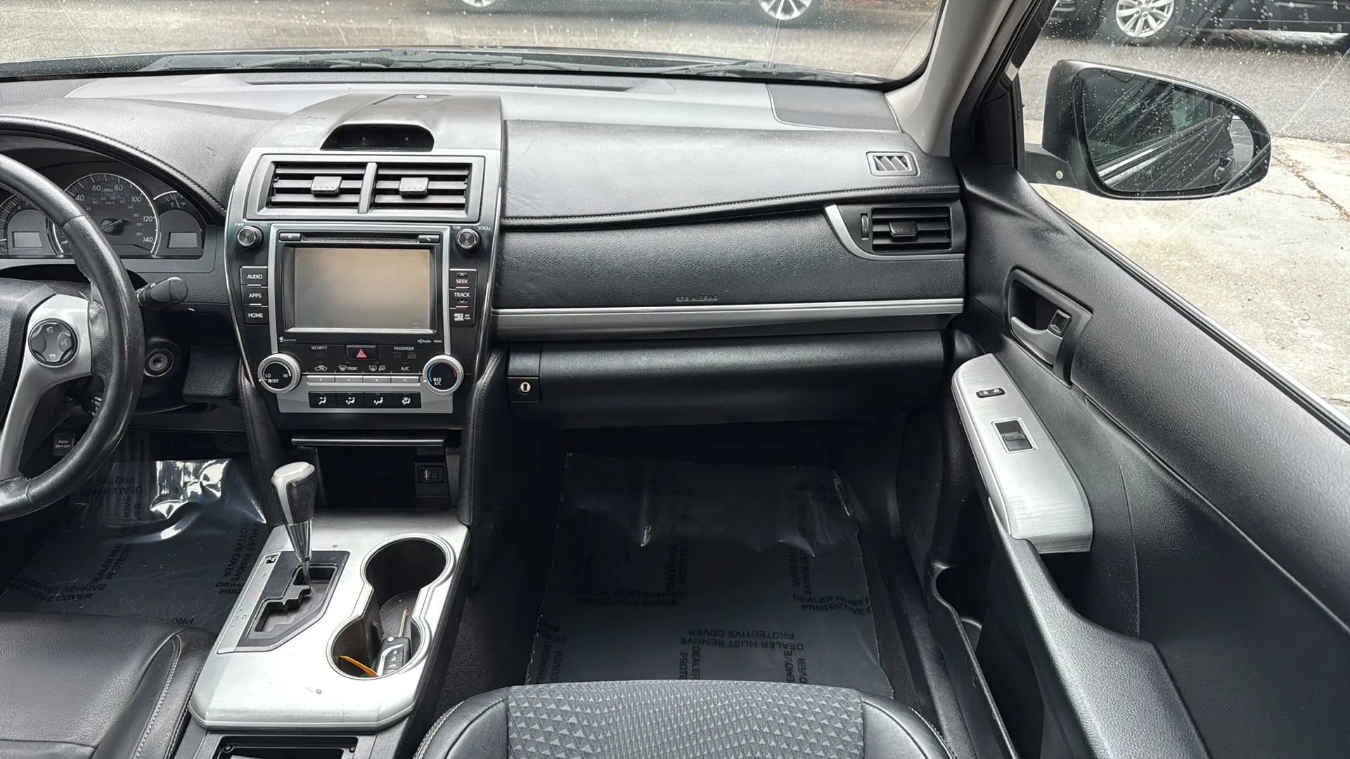 Used 2014 Toyota Camry SE w/ Moonroof Package FWD image 24