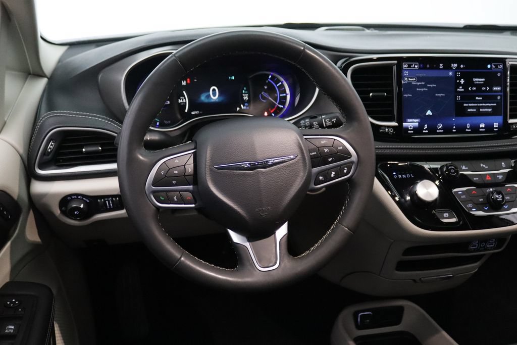 Used 2024 Chrysler Pacifica Limited FWD image 12