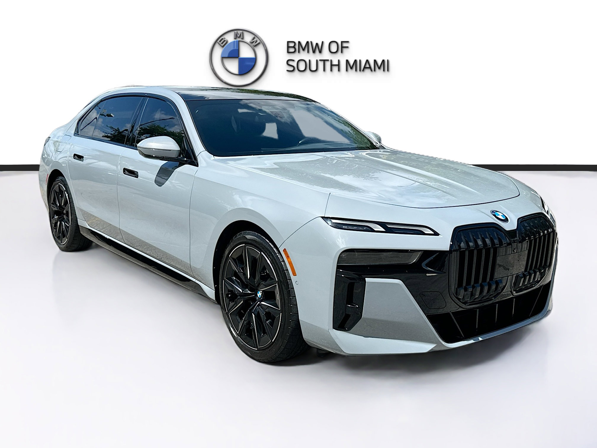 Certified 2023 BMW 760i xDrive image 1