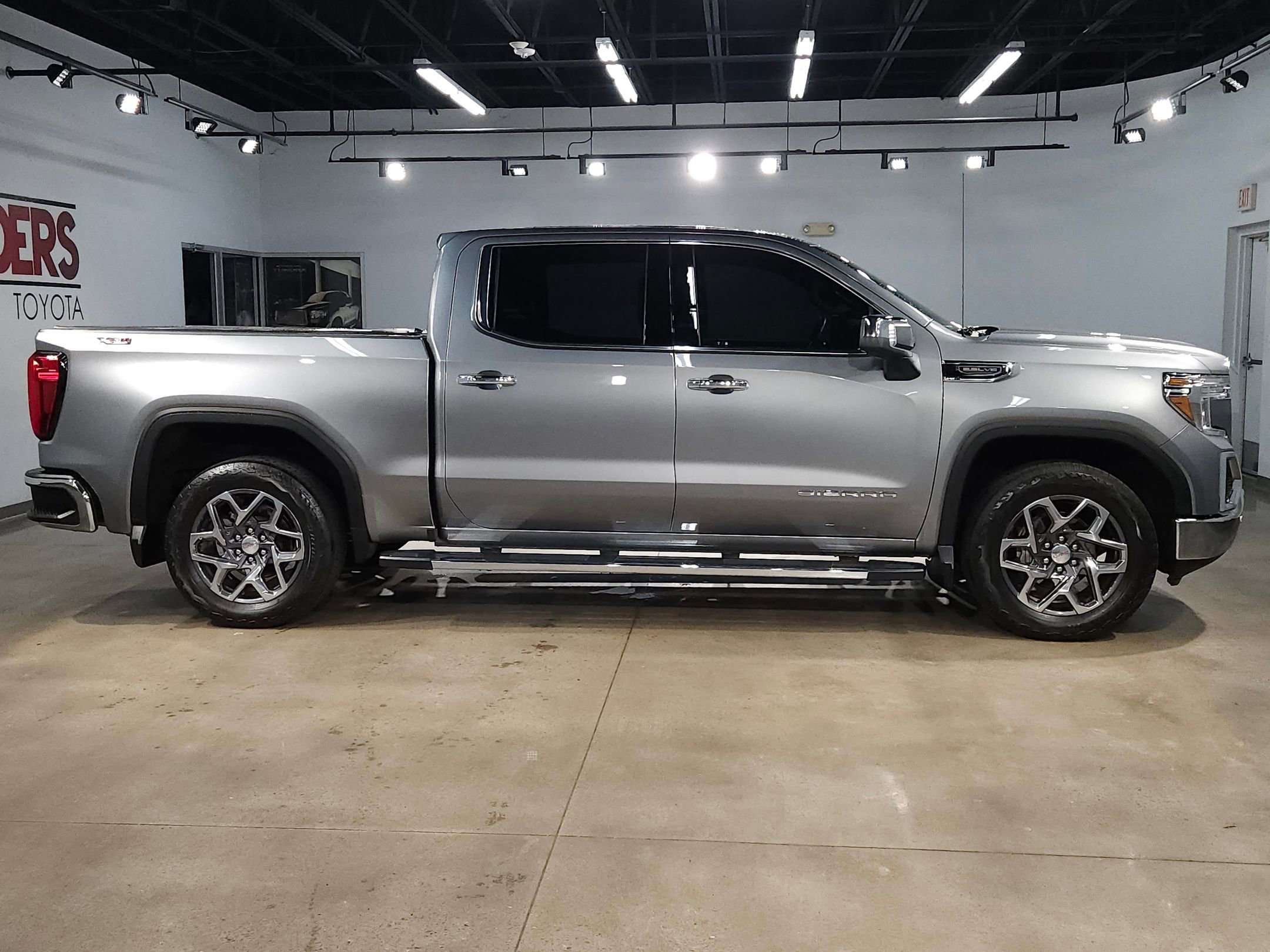 Used 2020 GMC Sierra 1500 SLT w/ SLT Premium Plus Package AWD/4WD image 8