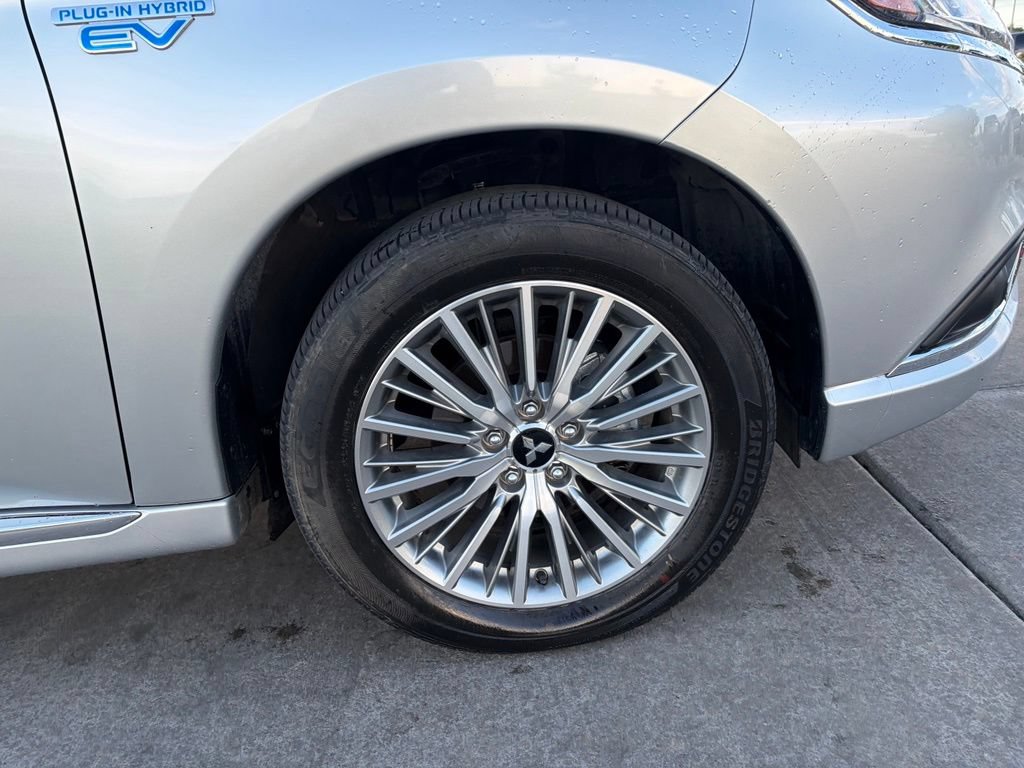 Used 2021 Mitsubishi Outlander 4WD Plug-In Hybrid image 14