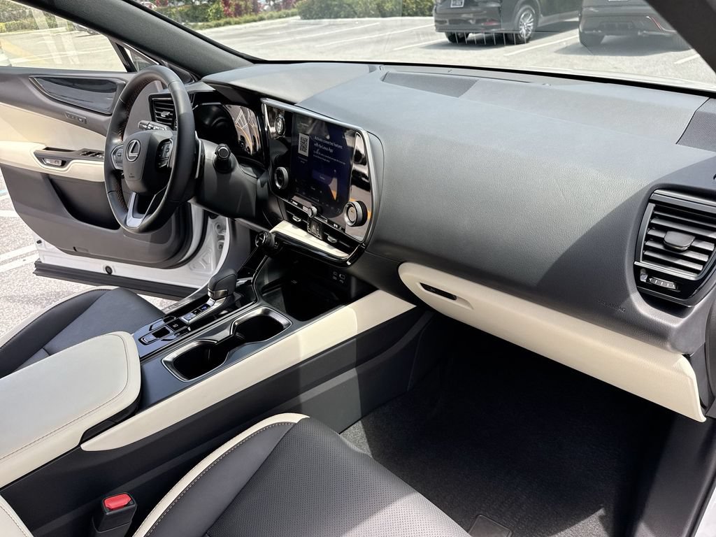 Used 2024 Lexus NX 250 FWD image 32