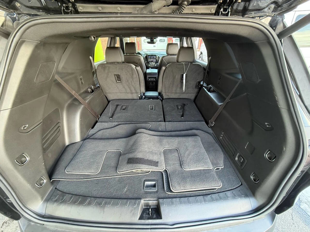 Used 2023 Chevrolet Traverse RS image 17