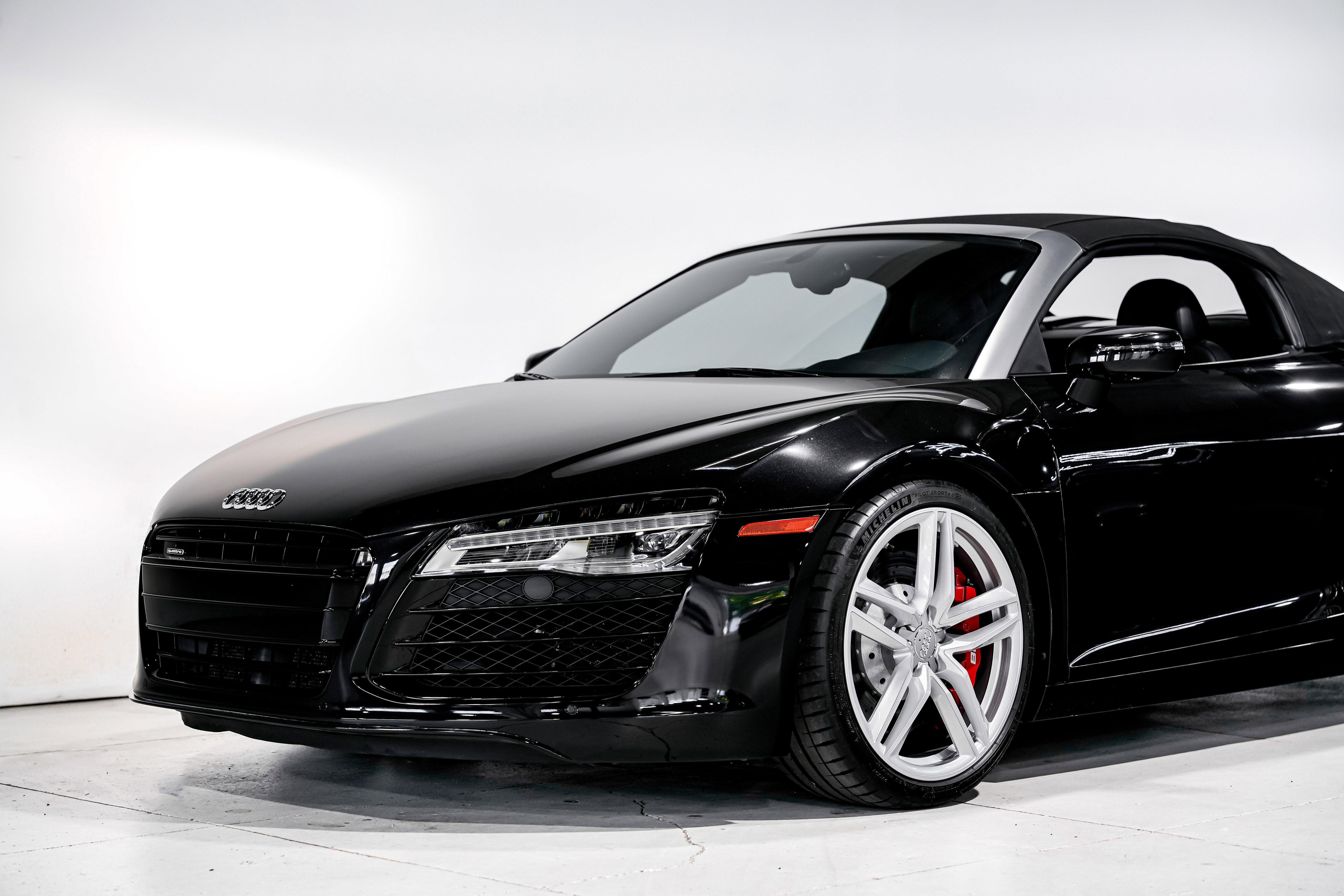 Used 2014 Audi R8 V8 w/ Full Leather Package image 28