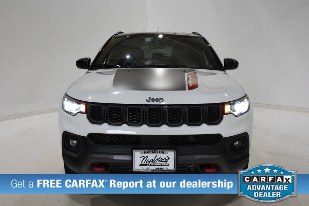 Used 2025 Jeep Compass Trailhawk AWD/4WD image 2