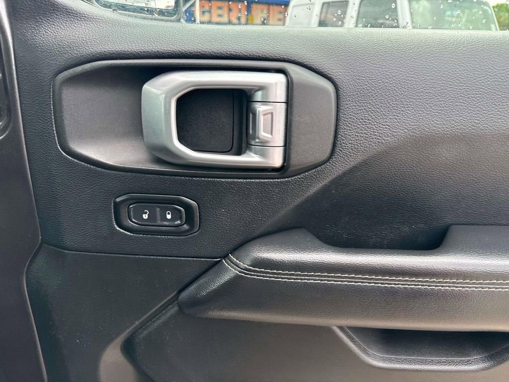 Used 2019 Jeep Wrangler Unlimited Sahara image 16