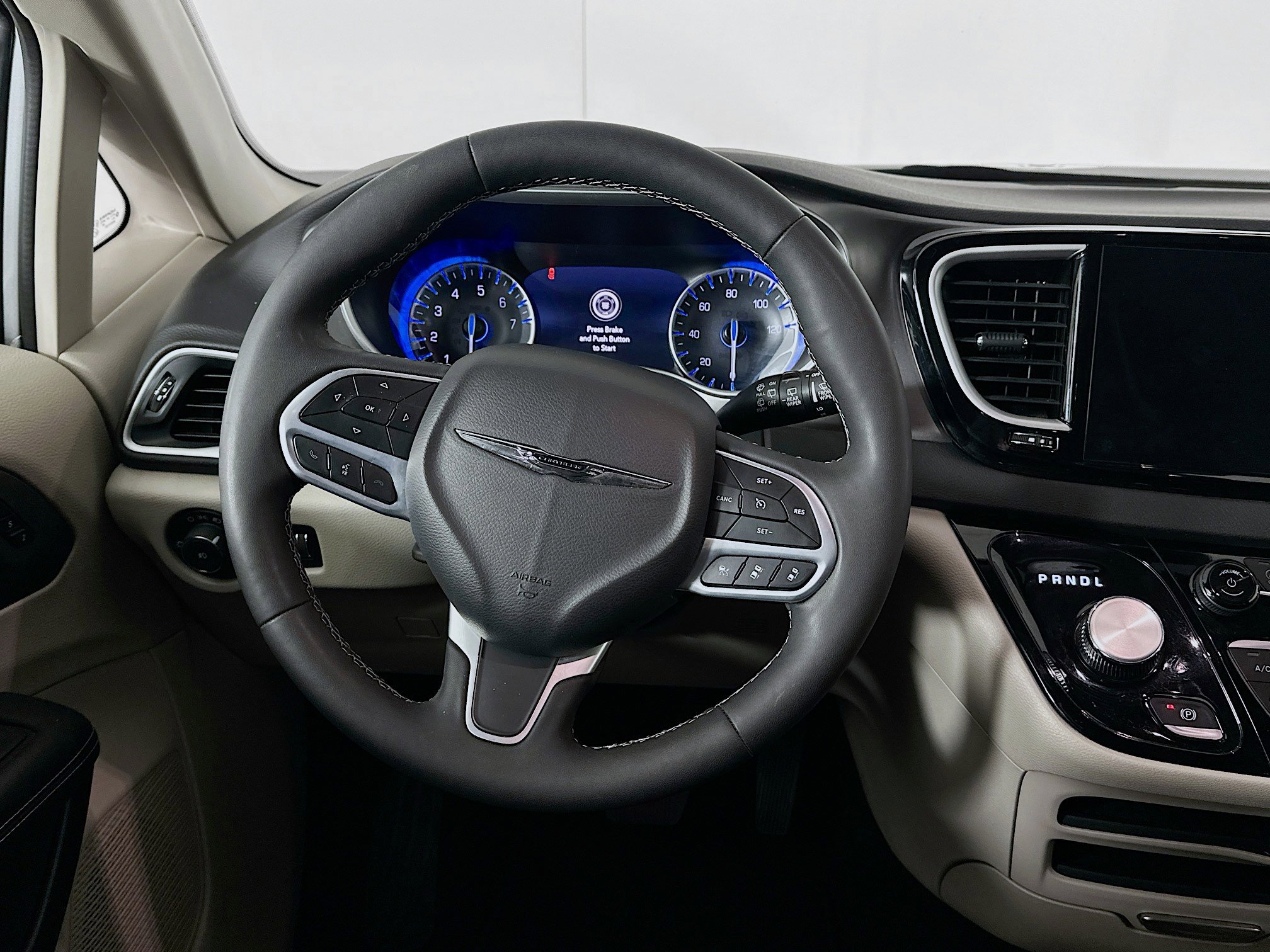 Used 2024 Chrysler Pacifica Touring-L image 18