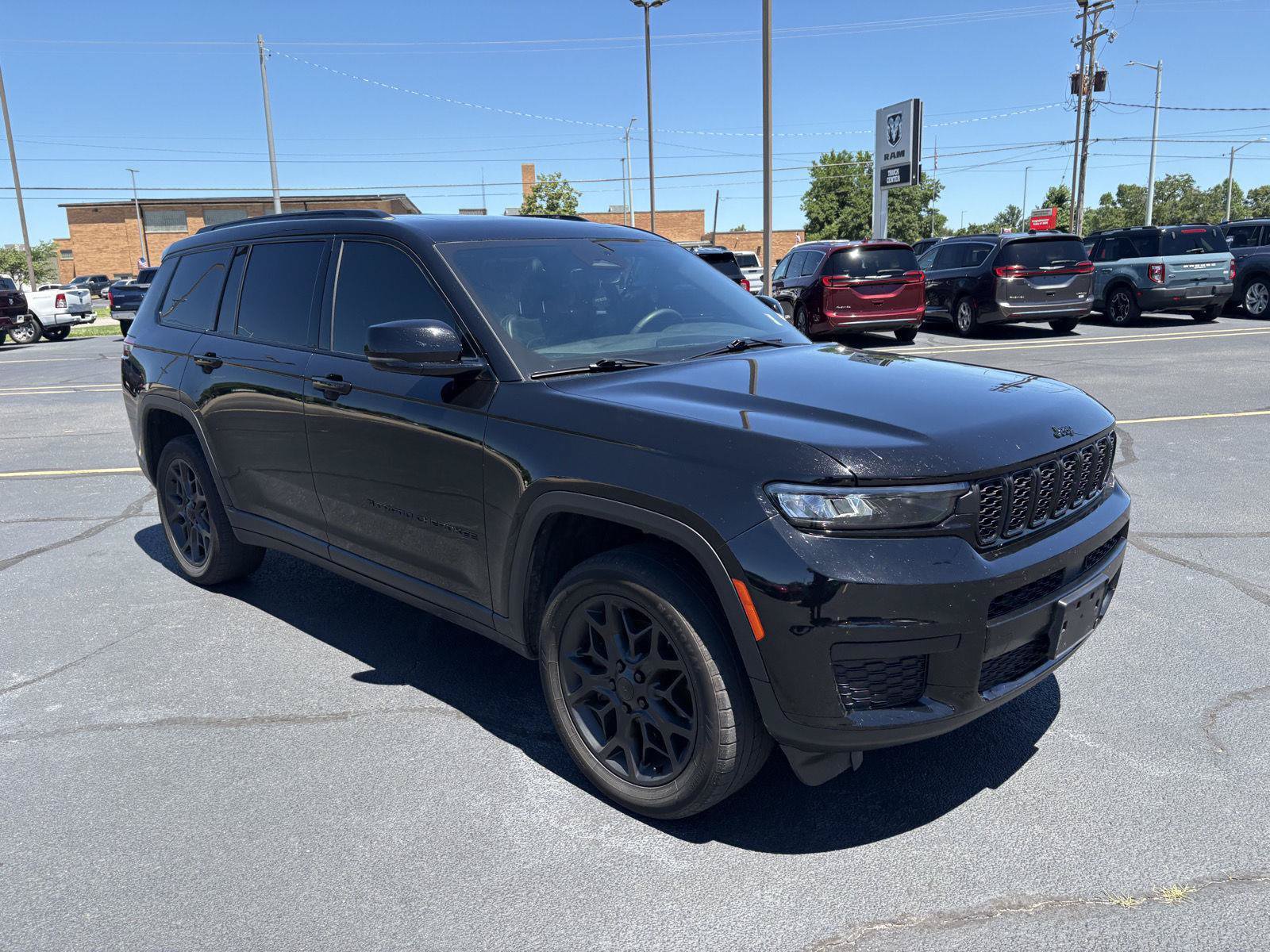 Used 2025 Jeep Grand Cherokee L Altitude AWD/4WD image 2