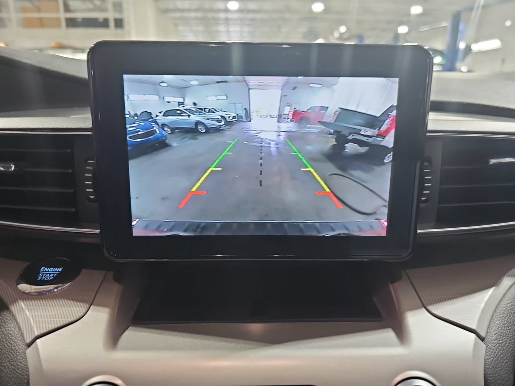 Used 2022 Ford Explorer XLT w/ Equipment Group 202A AWD/4WD image 31