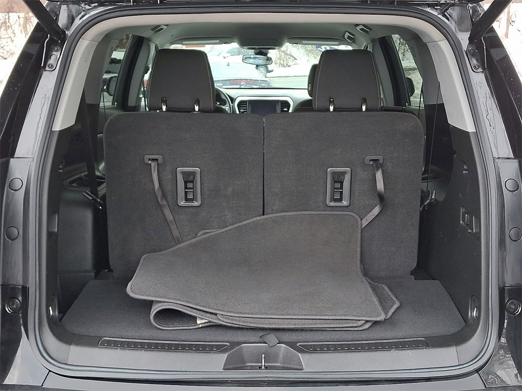 Used 2022 GMC Acadia SLE w/ Driver Convenience Package image 28