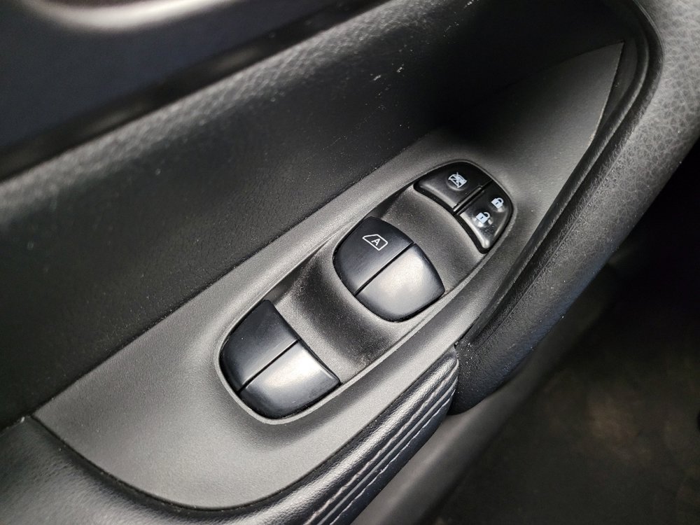 Used 2019 Nissan Rogue Sport S image 27