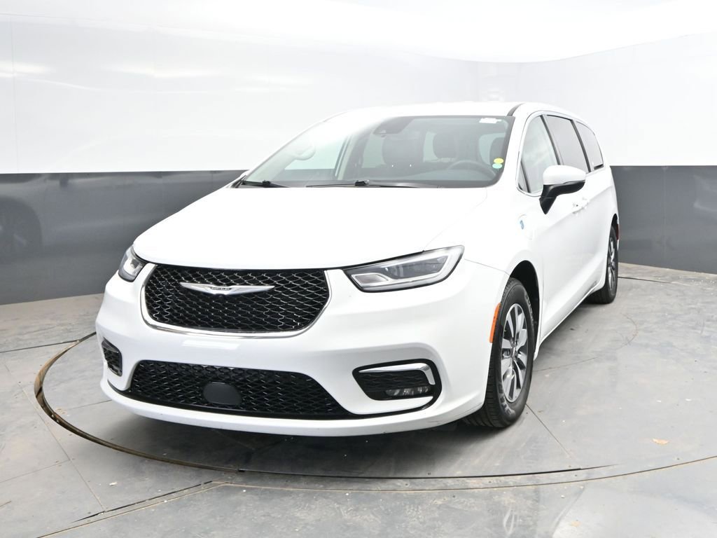 Used 2023 Chrysler Pacifica Touring-L FWD image 5