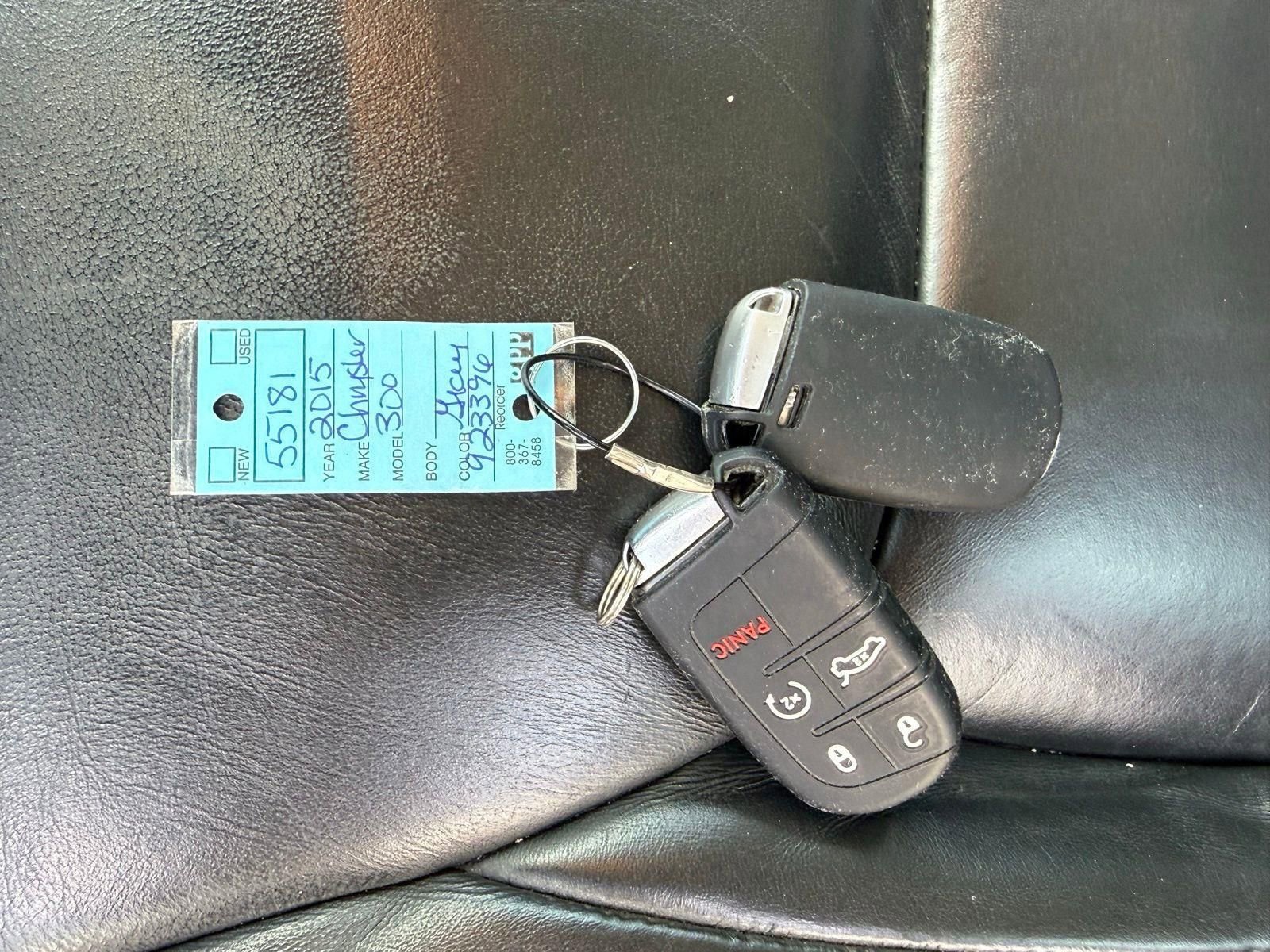 Used 2015 Chrysler 300 Limited w/ Driver Convenience Group image 58