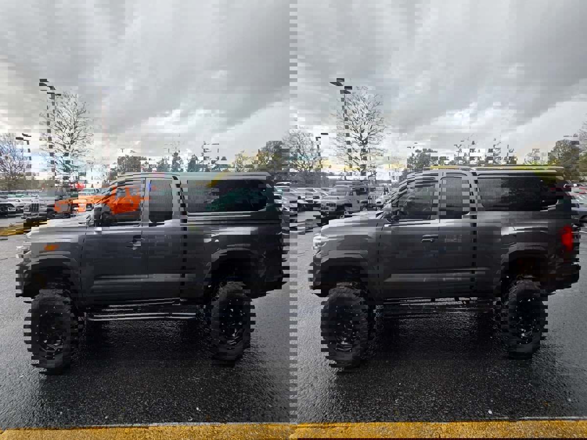 Used 2019 Toyota Tacoma SR image 5