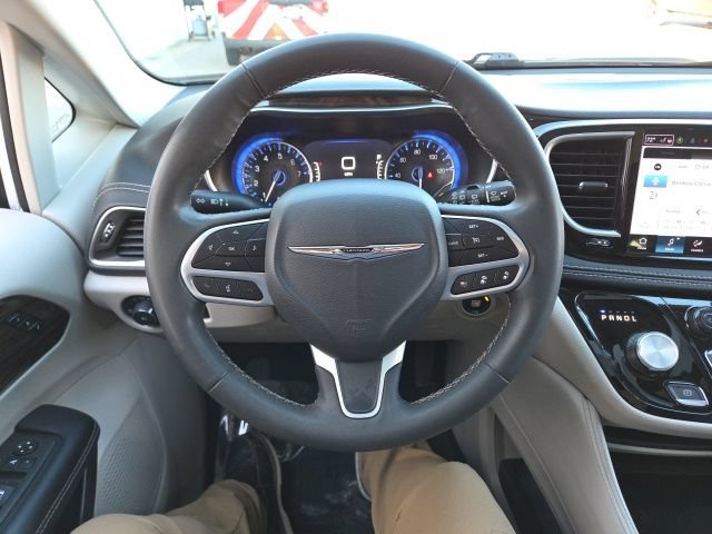 Used 2023 Chrysler Pacifica Limited FWD image 53