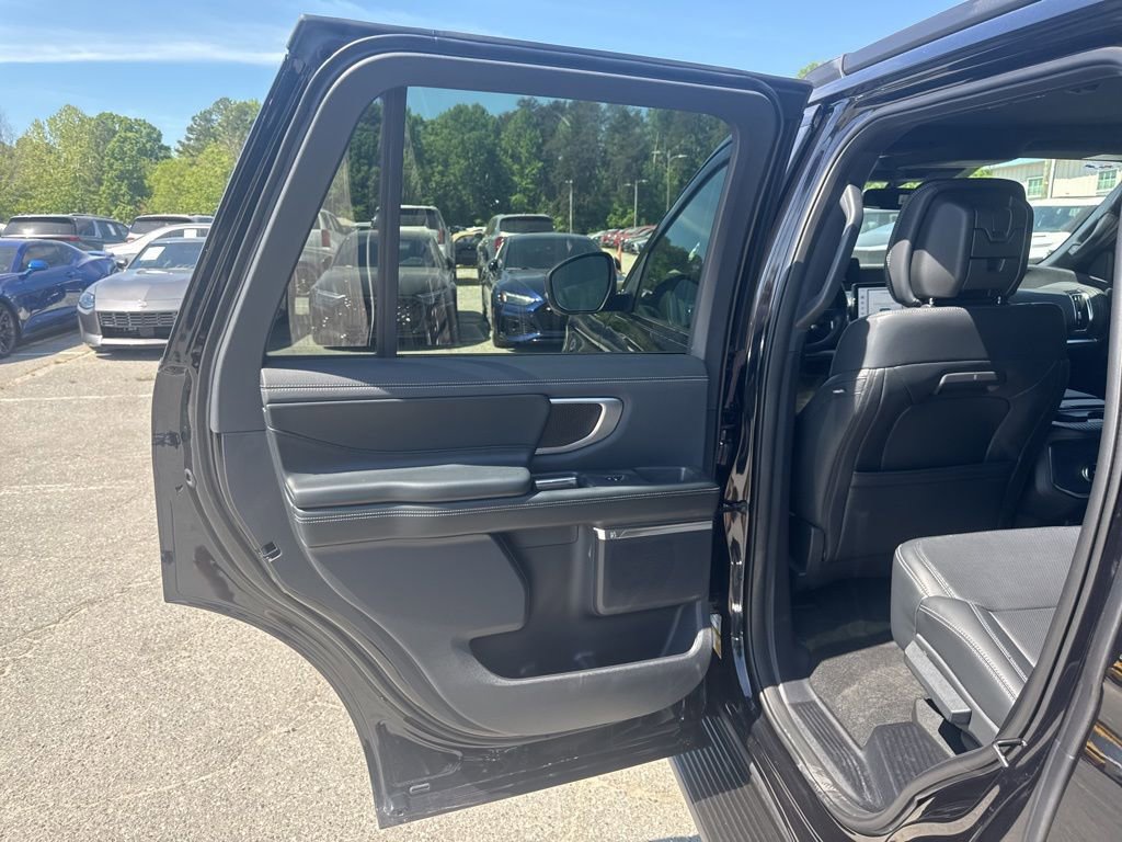 Used 2026 Ford Expedition Platinum w/ Stealth Appearance Package AWD/4WD image 29