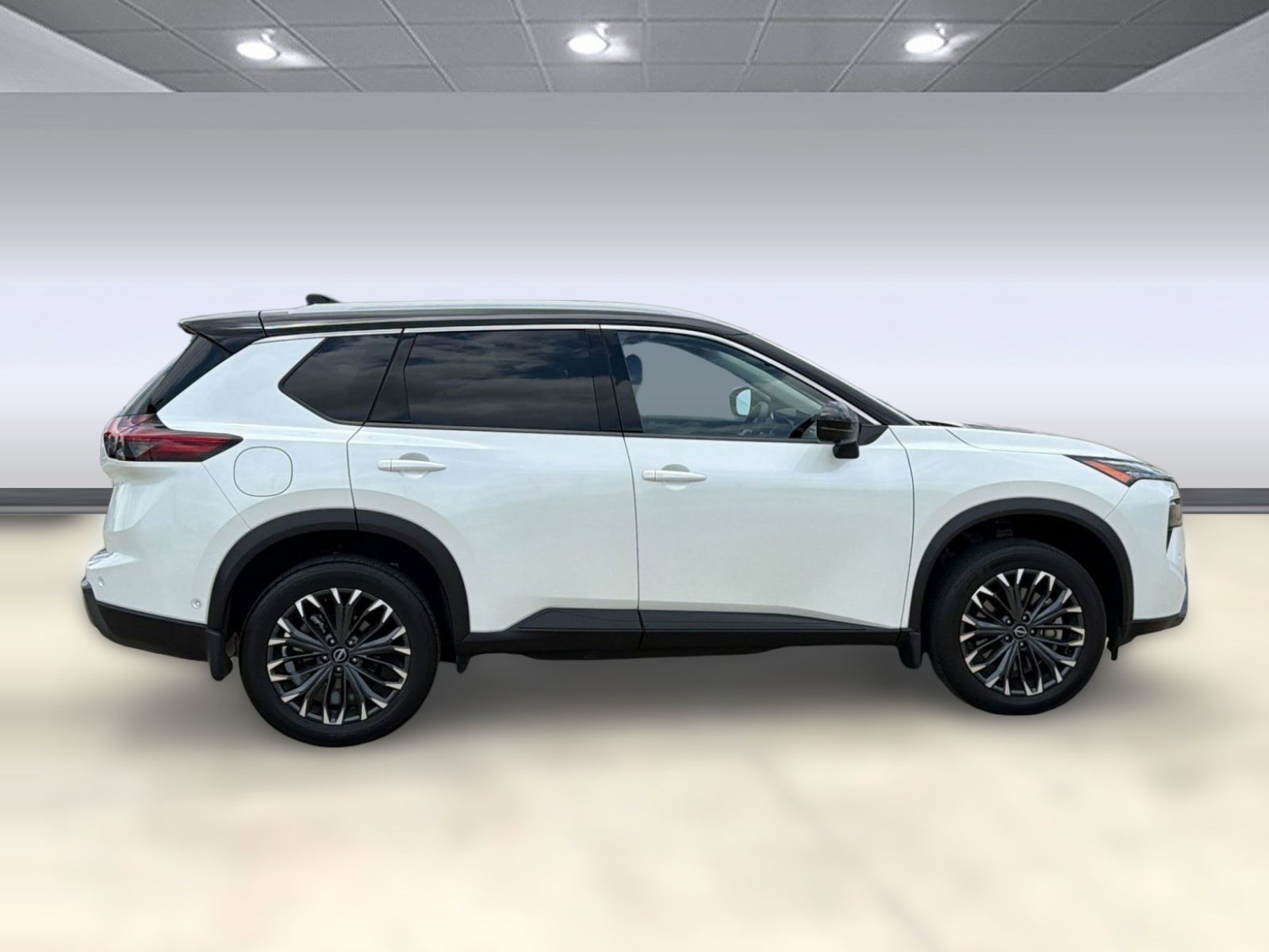Used 2025 Nissan Rogue SL w/ Tech Package AWD/4WD image 8