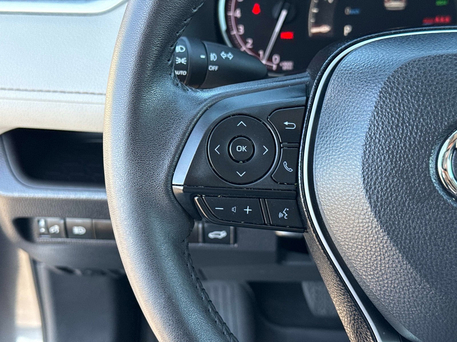 Used 2024 Toyota RAV4 XLE Premium image 31