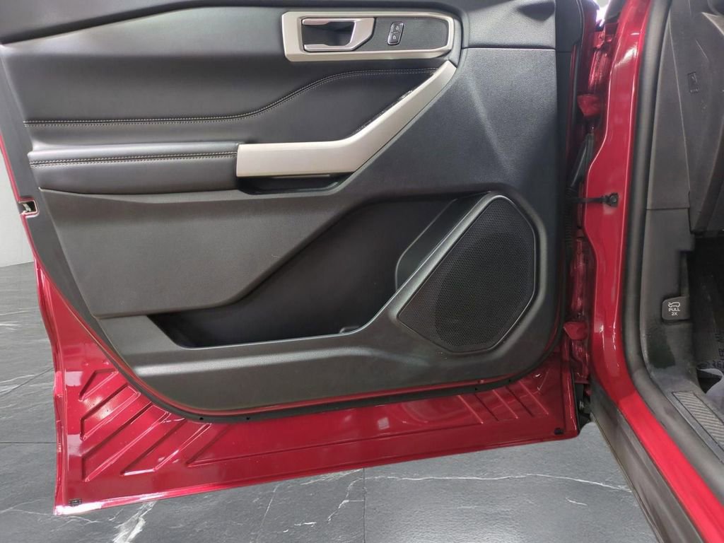 Used 2023 Ford Explorer XLT w/ Equipment Group 202A image 14