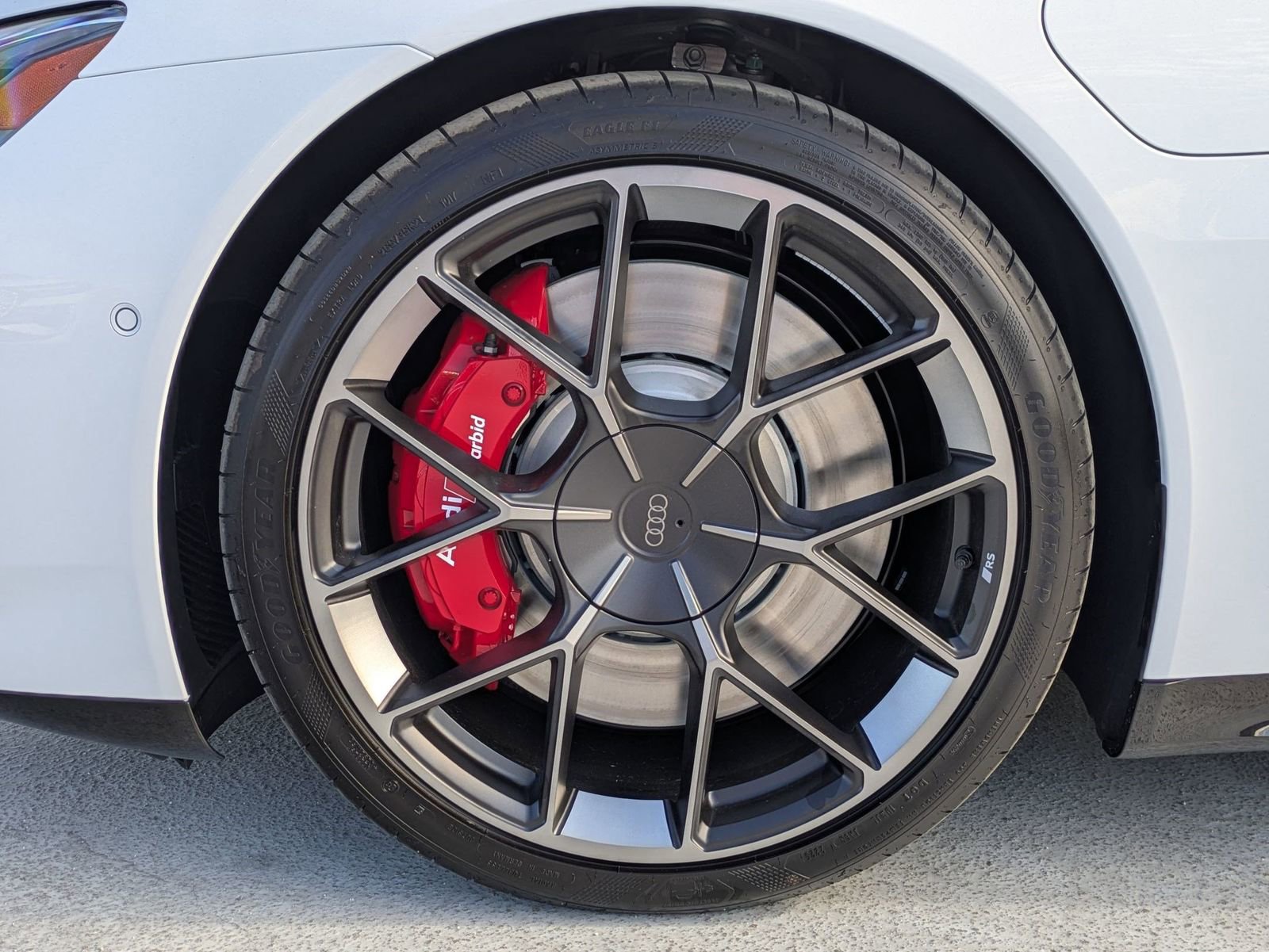 New 2026 Audi RS e-tron GT performance image 13