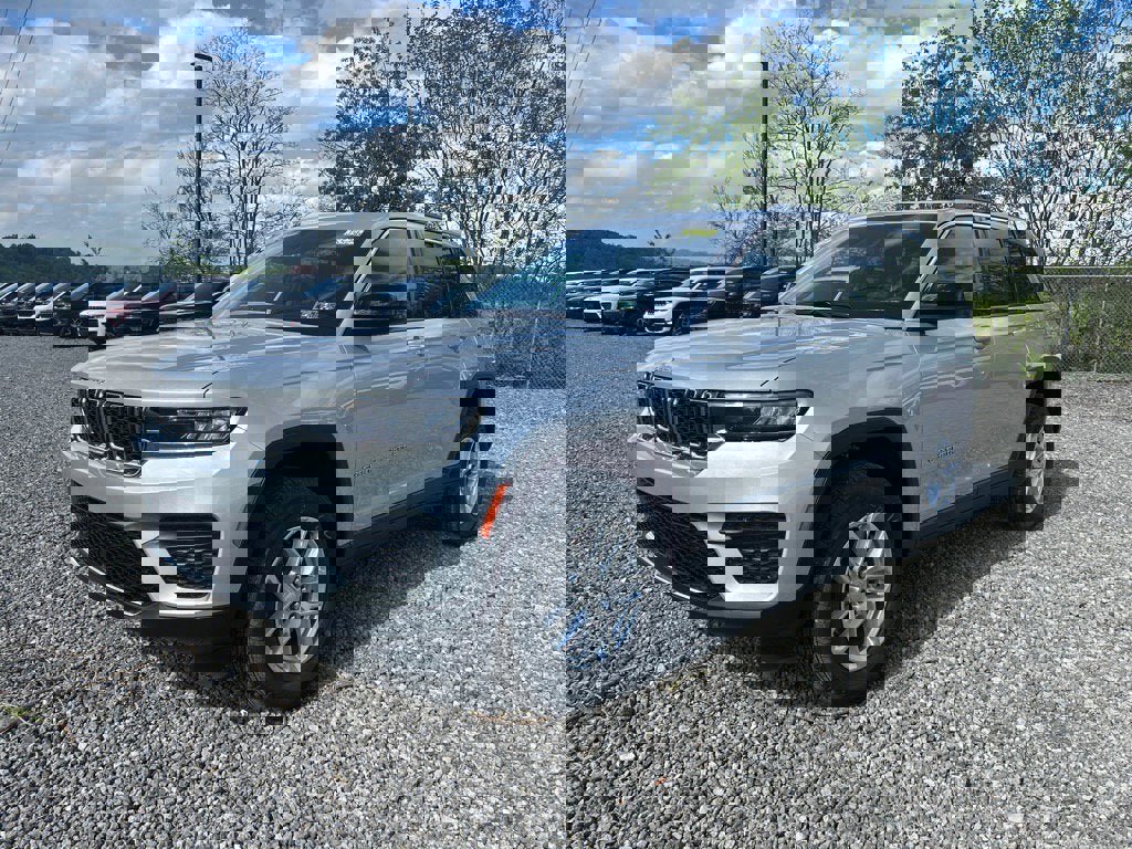 New 2025 Jeep Grand Cherokee Laredo X w/ Luxury Tech Group I