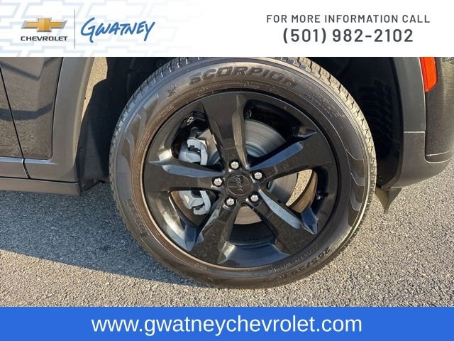 Used 2024 Jeep Grand Cherokee L Limited w/ Black Appearance Package image 12