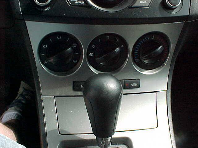 Used 2011 MAZDA MAZDA3 i Touring FWD image 21