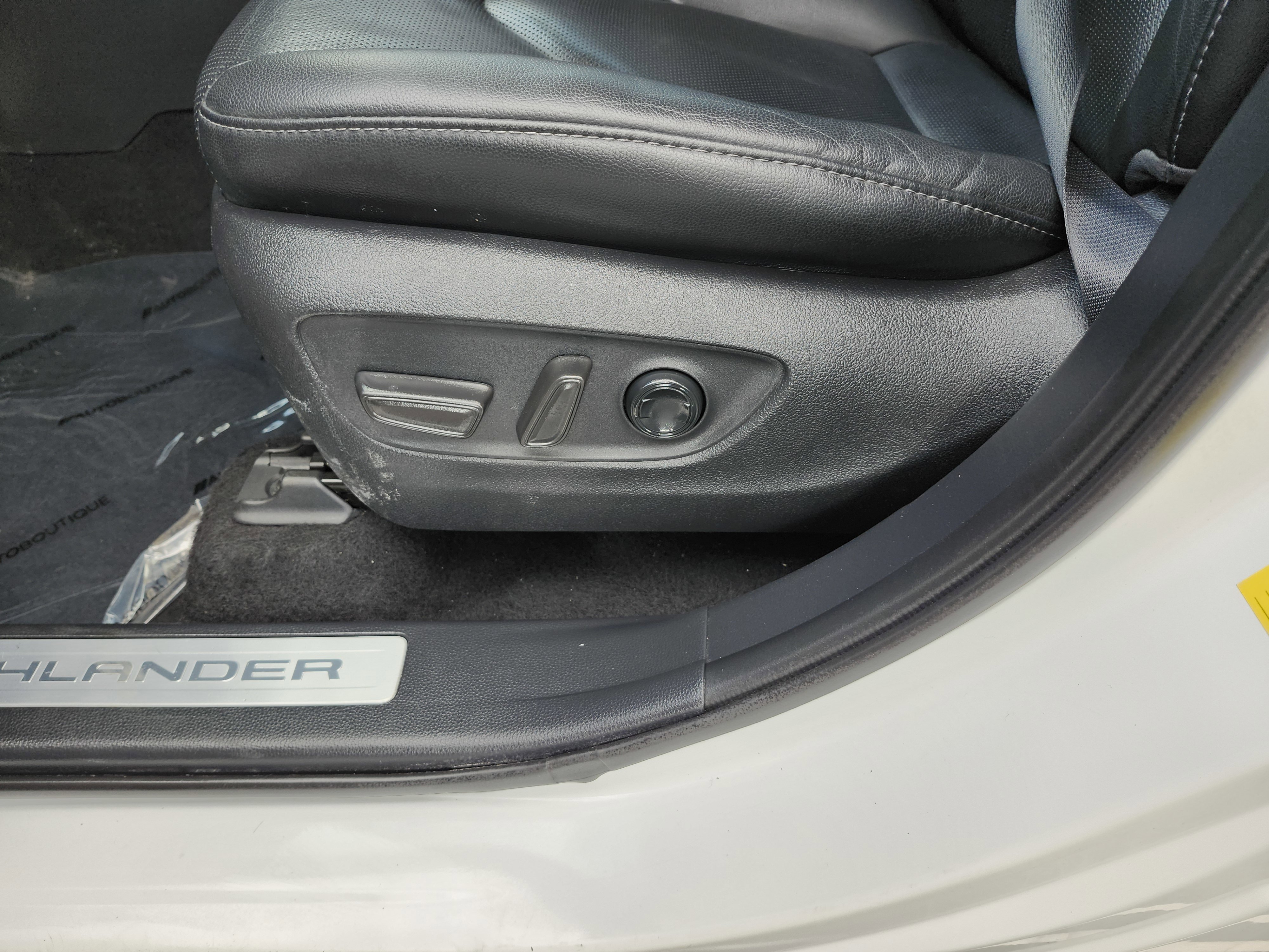 Used 2021 Toyota Highlander Limited image 32