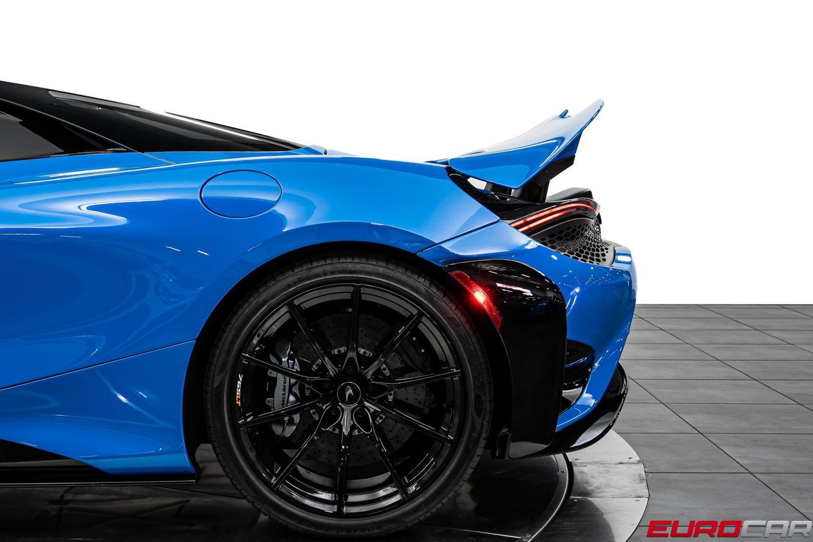 Used 2022 McLaren 765LT RWD image 23
