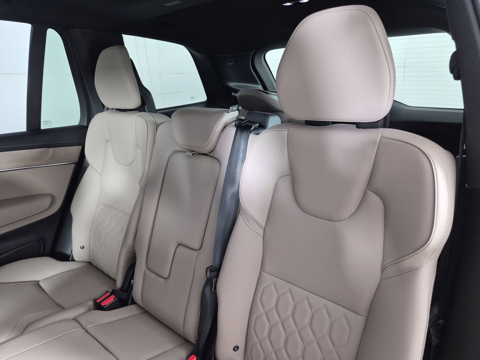 Certified 2026 Volvo XC90 B6 Plus w/ Protection Package Premier AWD/4WD image 30