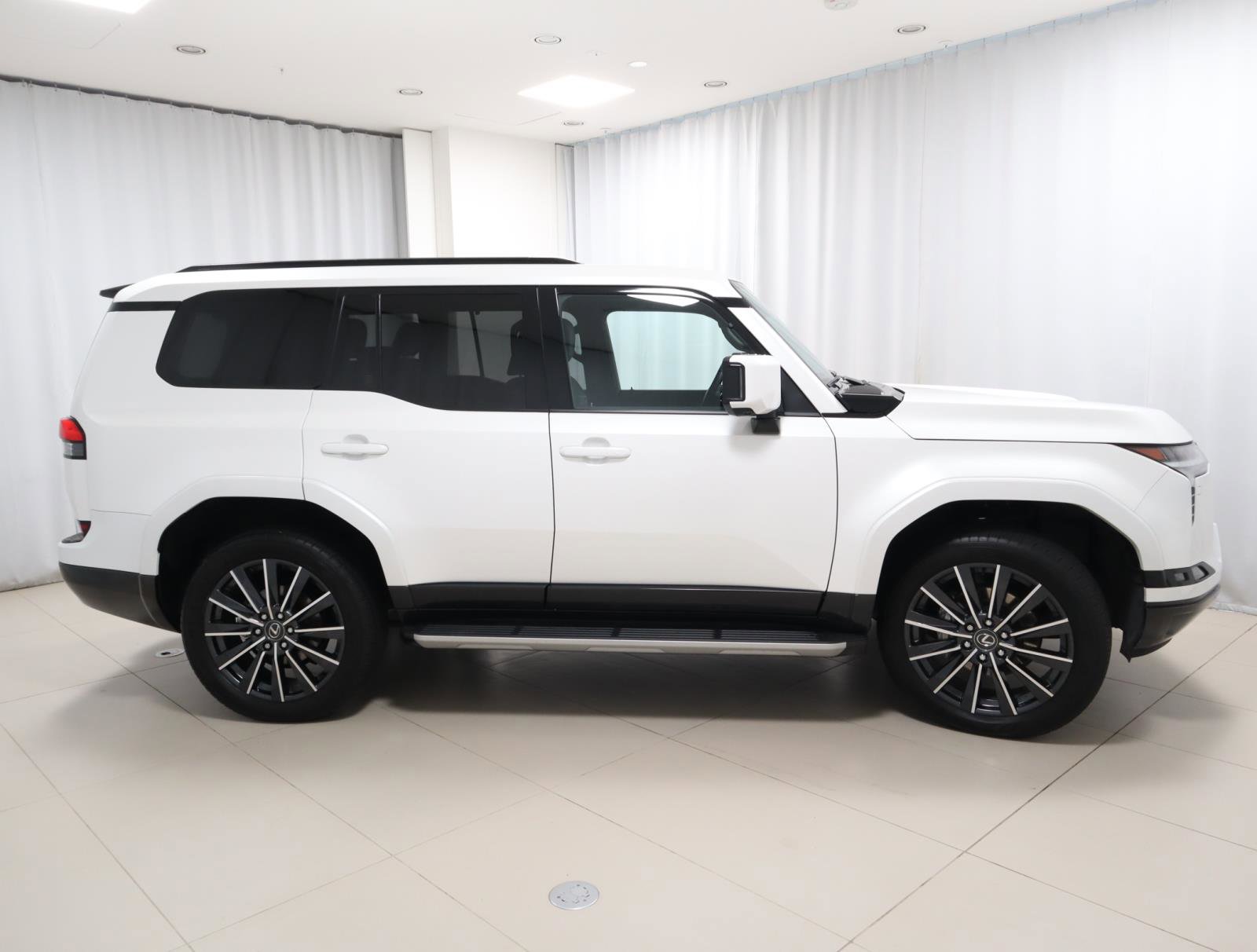 Used 2024 Lexus GX 550 w/ Accessory Package (Z1) image 6