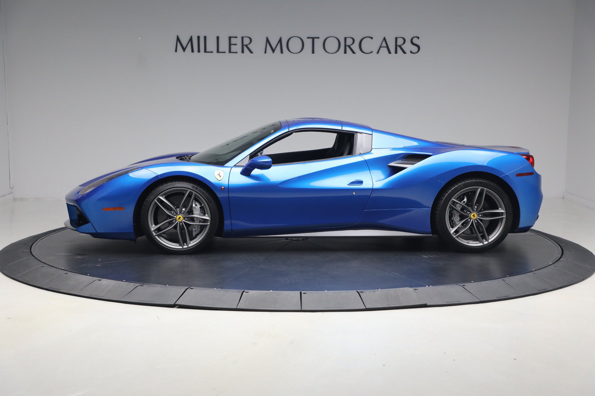 Used 2017 Ferrari 488 Spider RWD image 35