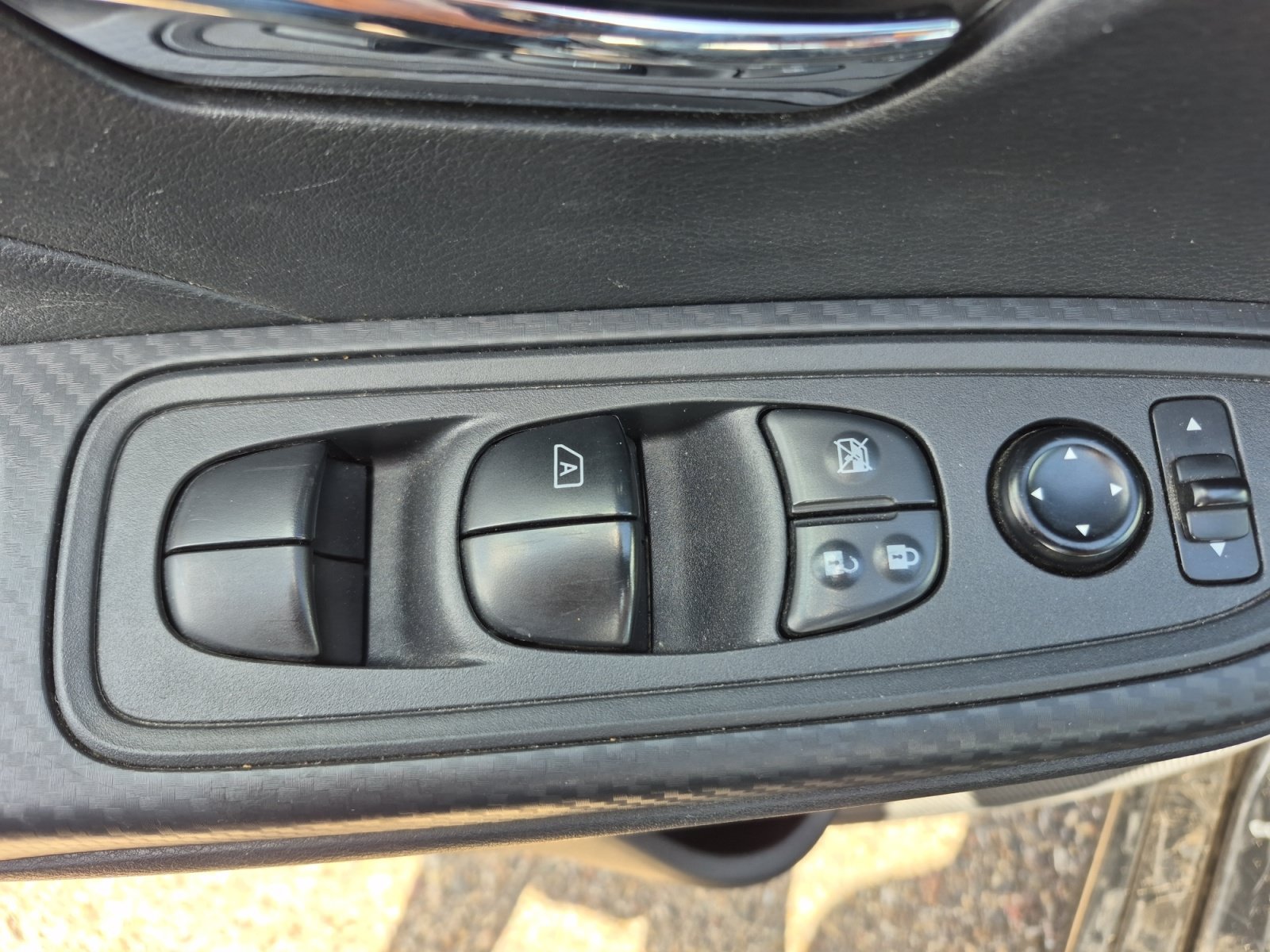 Used 2024 Nissan Versa SV FWD image 15