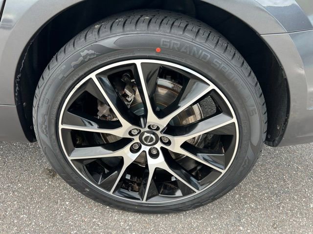 Used 2020 Volvo V90 T6 Cross Country image 16