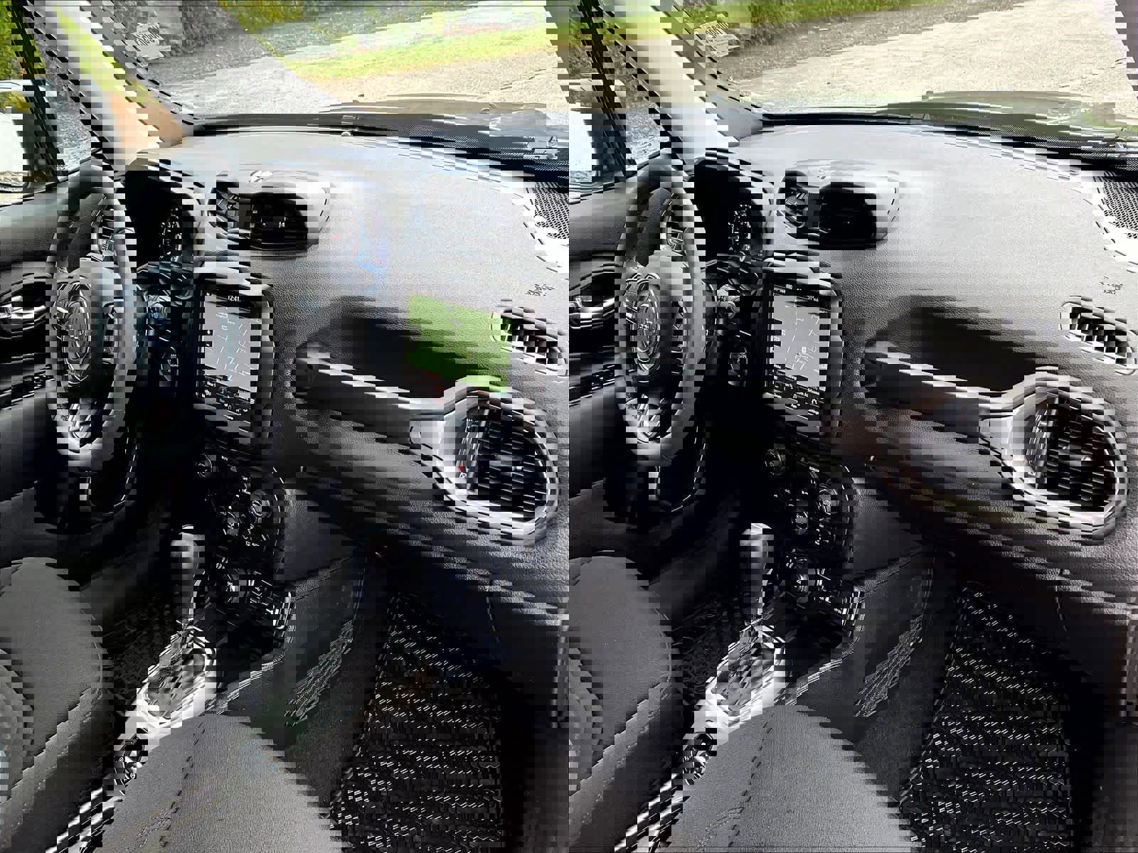 Used 2022 Jeep Renegade Latitude image 19