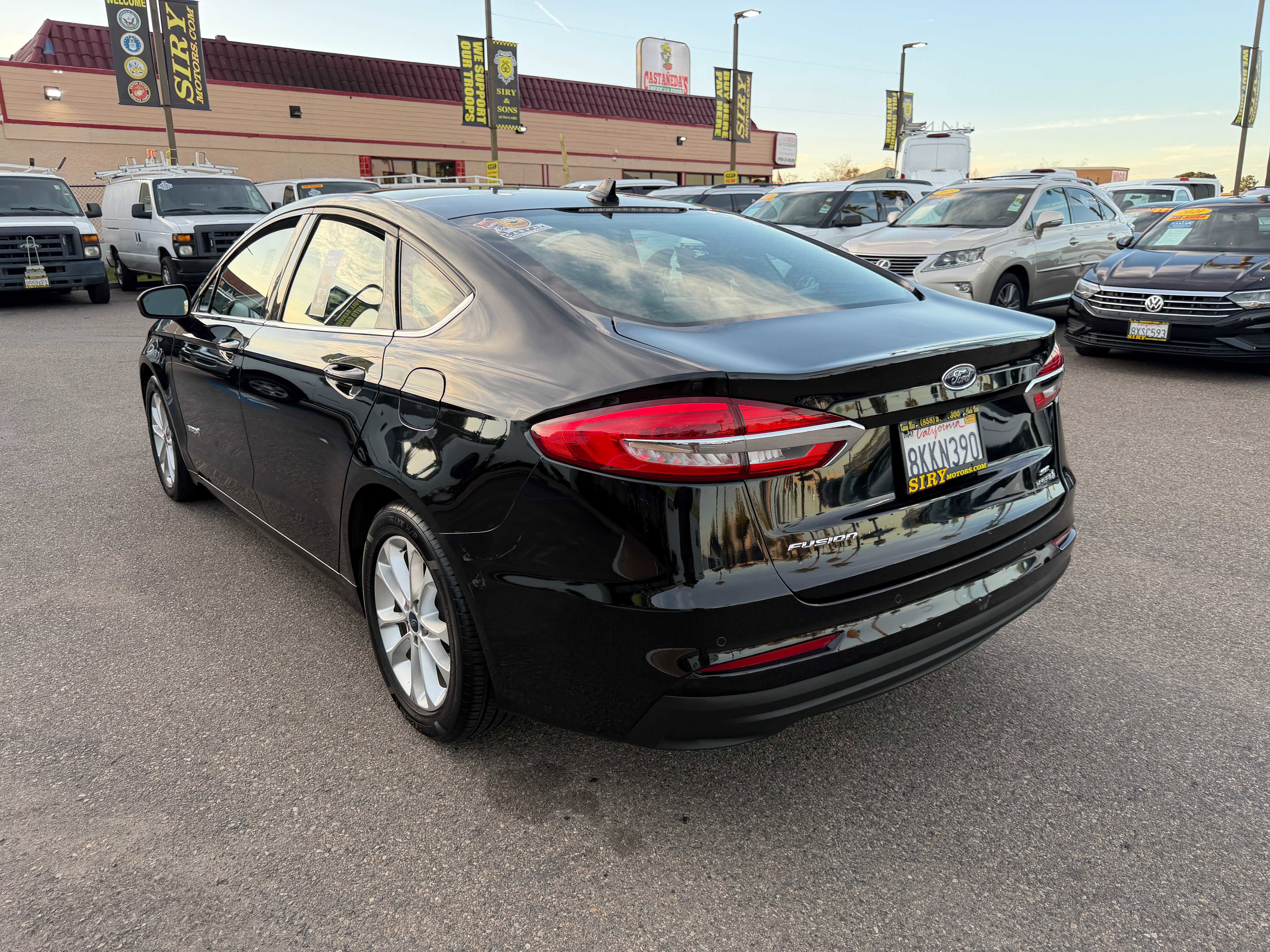 Used 2019 Ford Fusion SE FWD image 5