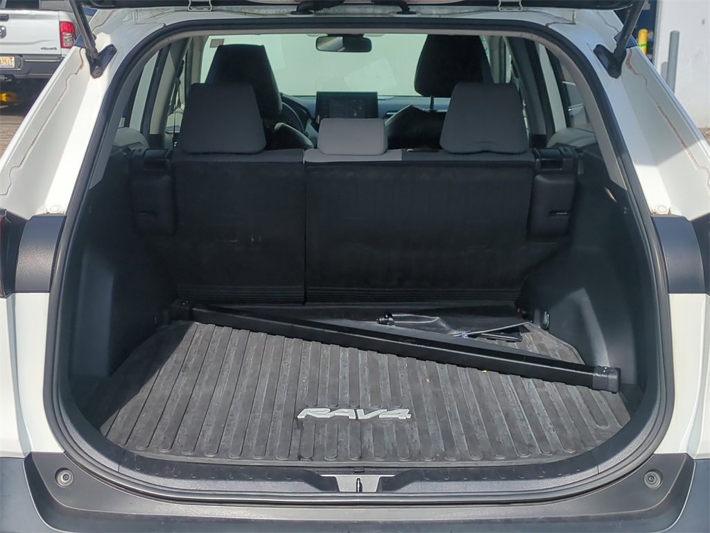 Used 2022 Toyota RAV4 XLE image 15