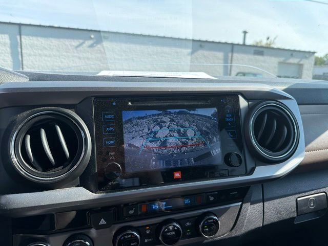 Used 2016 Toyota Tacoma Limited w/ Towing Package AWD/4WD image 12