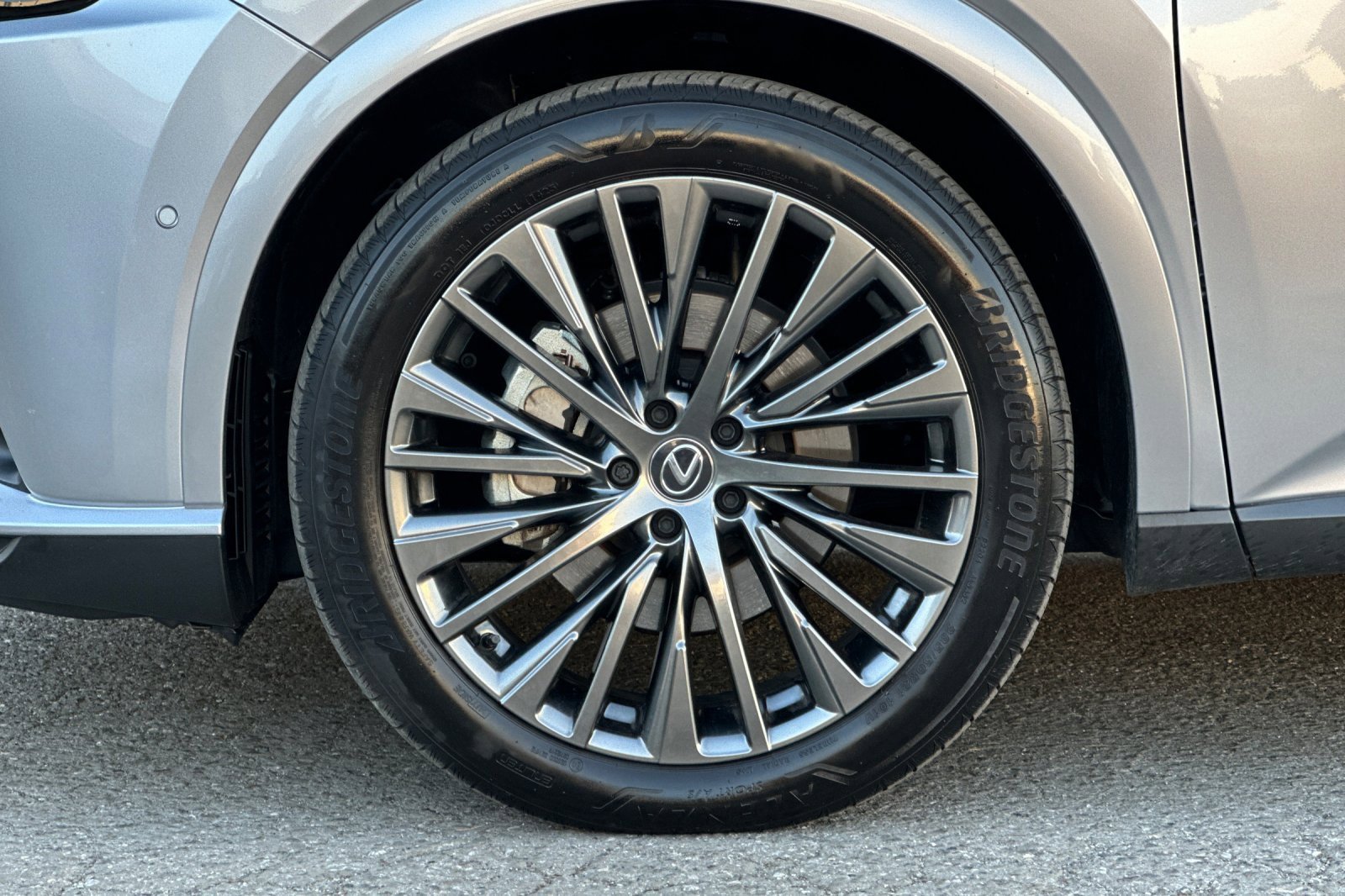 Used 2025 Lexus RX 450h AWD w/ Luxury Package image 12