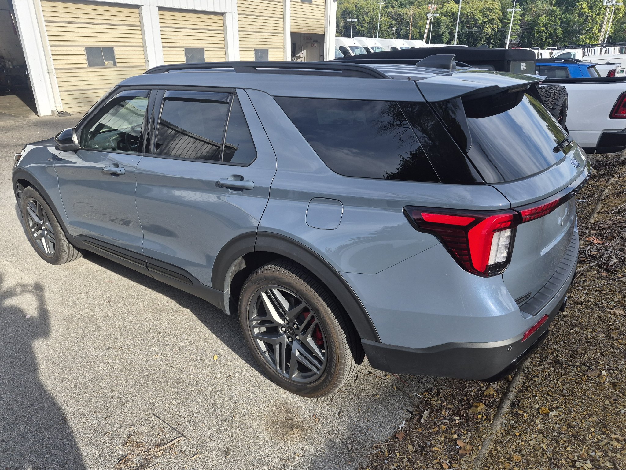 Used 2025 Ford Explorer ST-Line w/ Premium Package AWD/4WD image 4