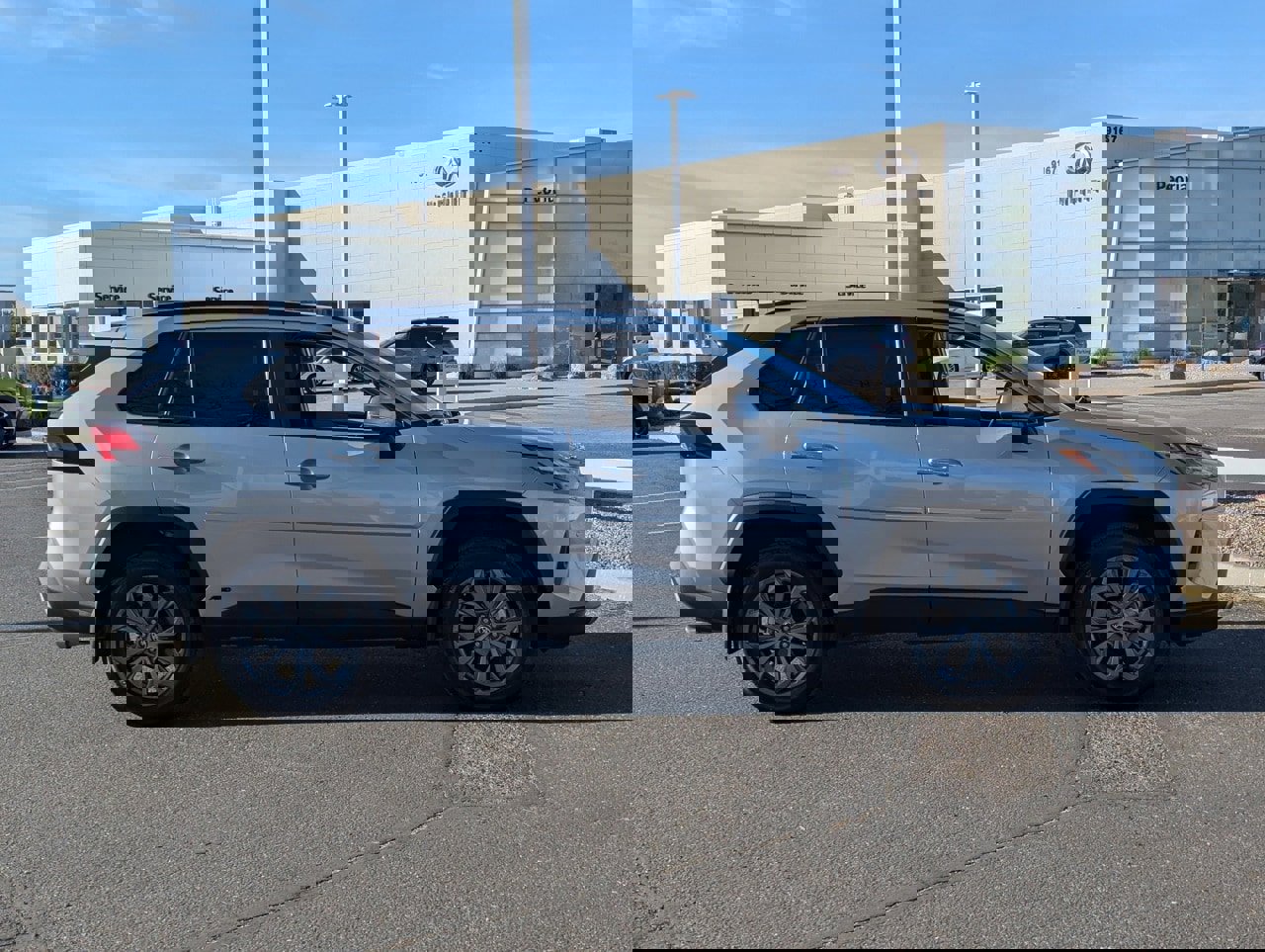 Used 2023 Toyota RAV4 Limited image 7