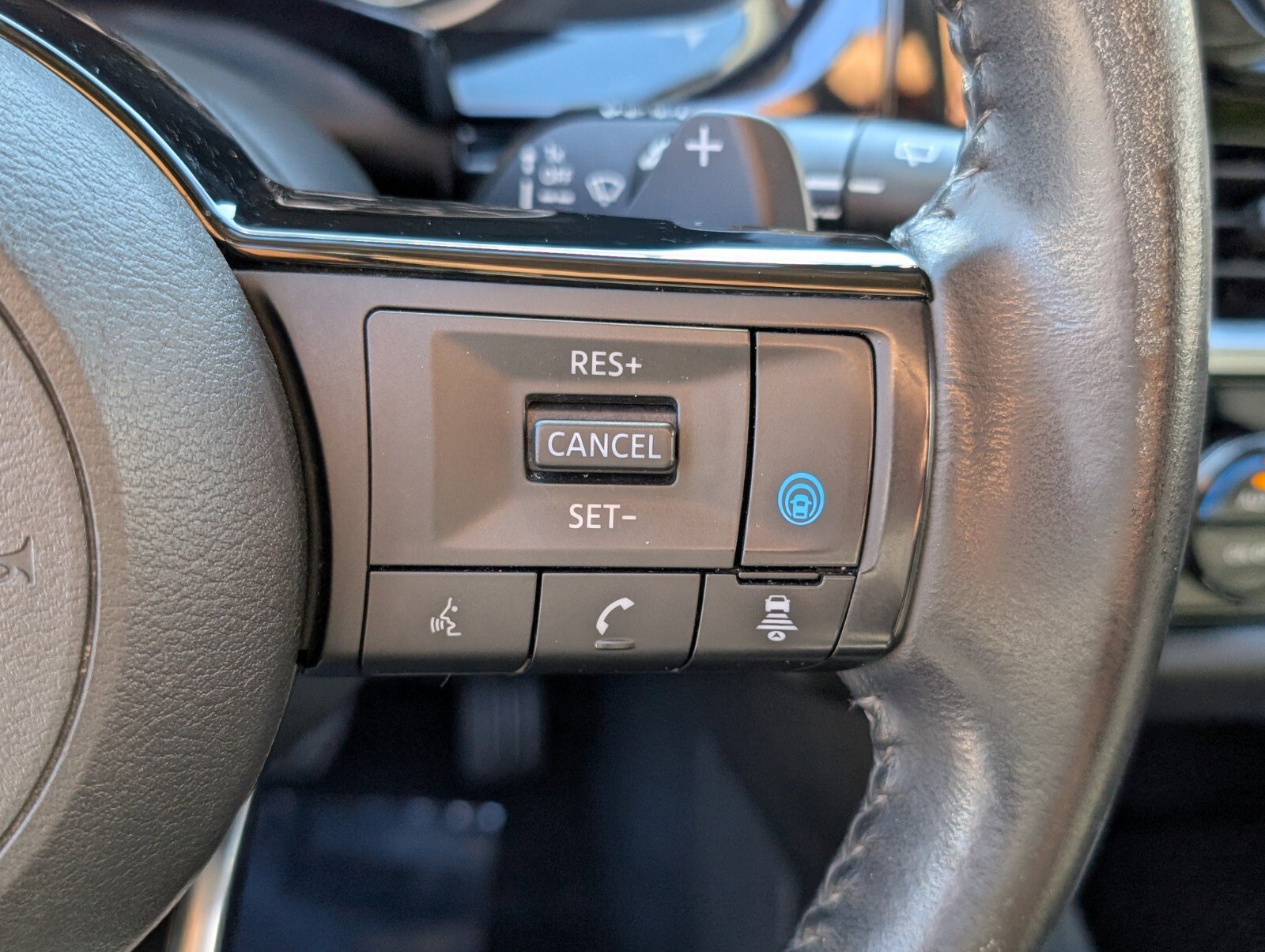 Used 2022 Nissan Pathfinder SV image 24