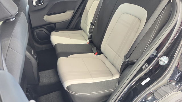 Certified 2025 Hyundai Venue SEL FWD image 23