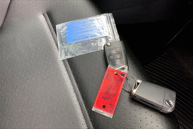 Used 2017 Volkswagen Golf SE image 11