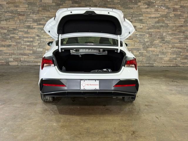 New 2025 Hyundai Elantra Limited image 8